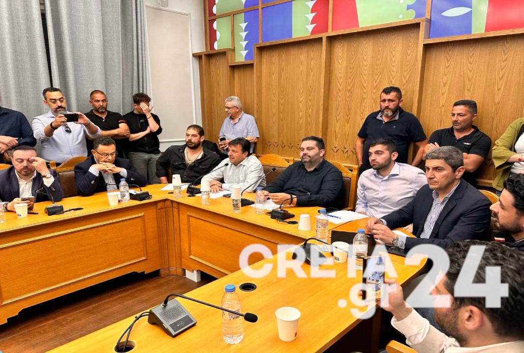 «Θα ισοπεδωθεί η κτηνοτροφία και θα πεινάσουν οικογένειες στην Κρήτη αν καταργηθεί η τεχνική λύση», προειδοποιούν οι παραγωγοί – Ζητούν συνάντηση με τον Τσιάρα