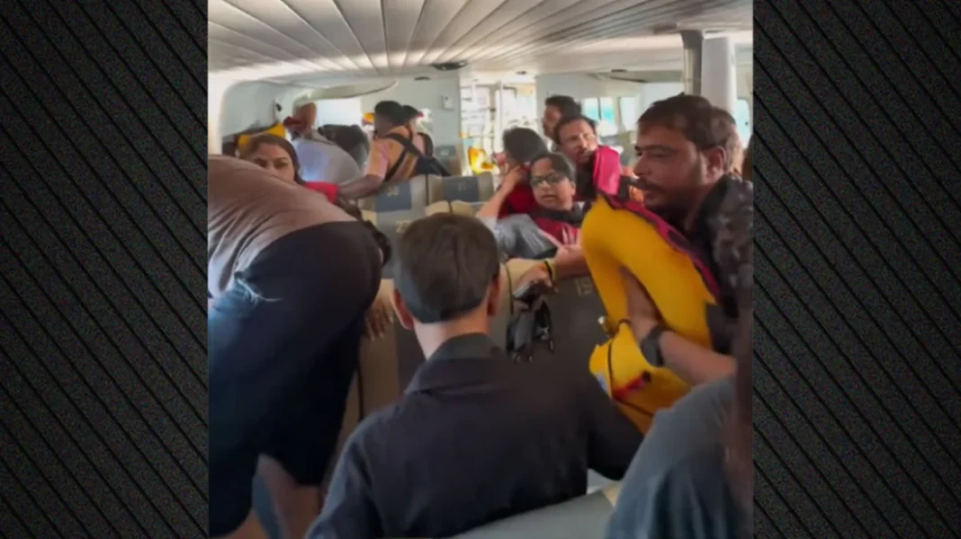 Δραματικό βίντεο από βύθιση σκάφους με τουρίστες στο Μπαλί – Έσπασαν τα παράθυρα, βούτηξαν στο νερό για να σωθούν