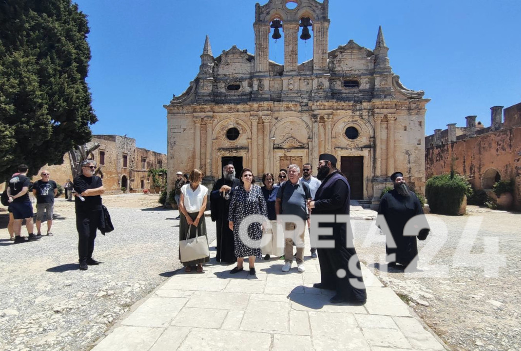 Στην Μονή Αρκαδίου η Λίνα Μενδώνη