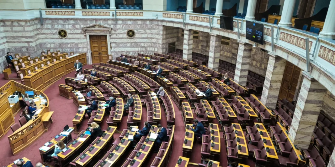 Σήμερα η συζήτηση και η ψηφοφορία για προανακριτική για τα Τέμπη στη Βουλή – Η διαδικασία με 14 κάλπες