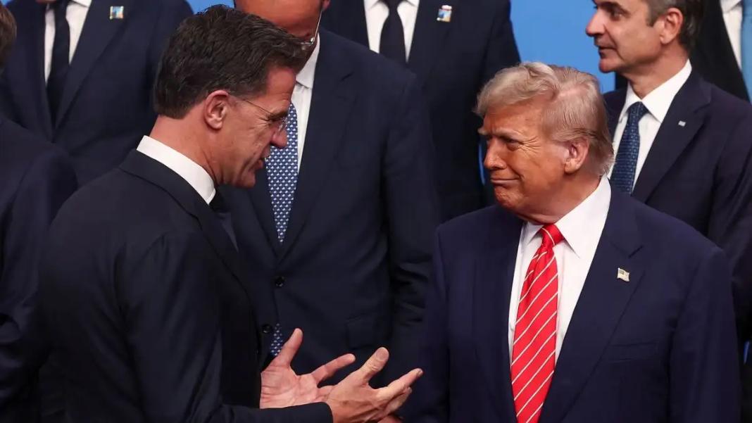 Νέοι ύμνοι του Μαρκ Ρούτε για τον Τραμπ: «Άνθρωπος δύναμης και ειρήνης»