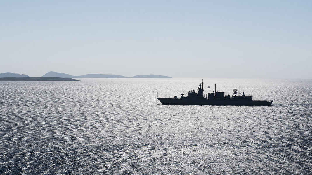 Μεταναστευτικό: Ξεκίνησαν περιπολίες δύο ελληνικές φρεγάτες νότια της Κρήτης