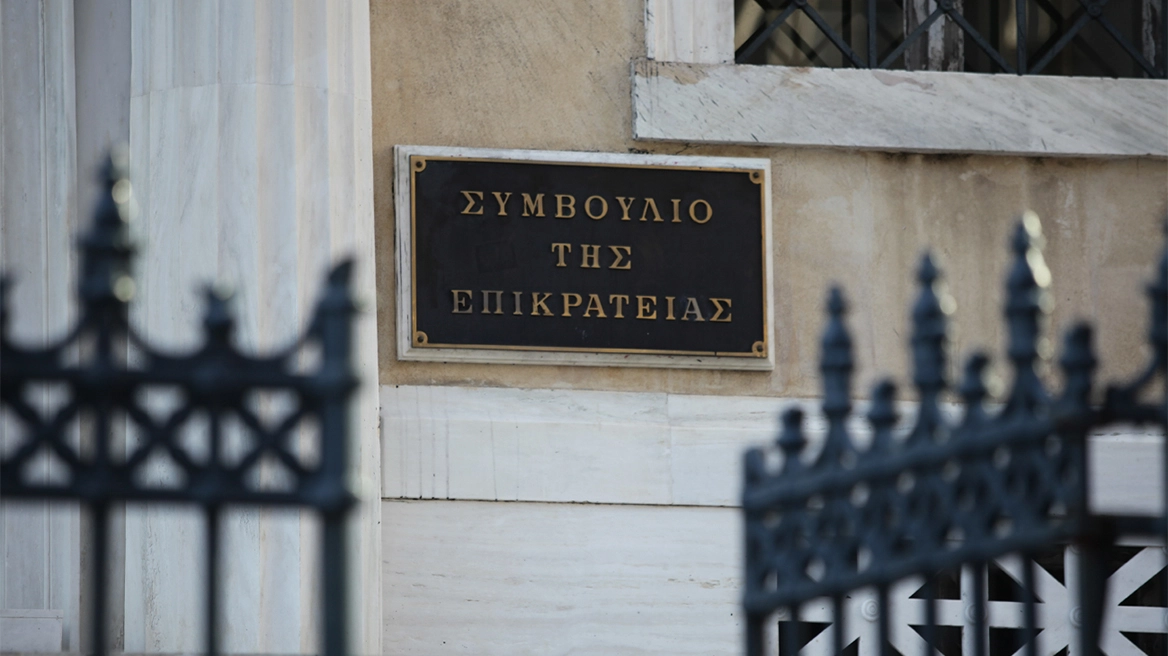 Στην Ολομέλεια του ΣτΕ κρίνεται η τύχη του 13ου και 14ου μισθού των δημοσίων υπαλλήλων