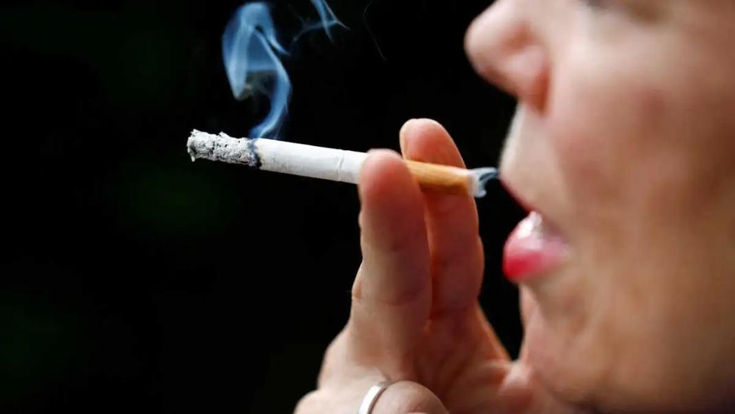 Νέα τηλεφωνική γραμμή 1135 από τον ΕΟΔΥ για όσους θέλουν να σταματήσουν το κάπνισμα