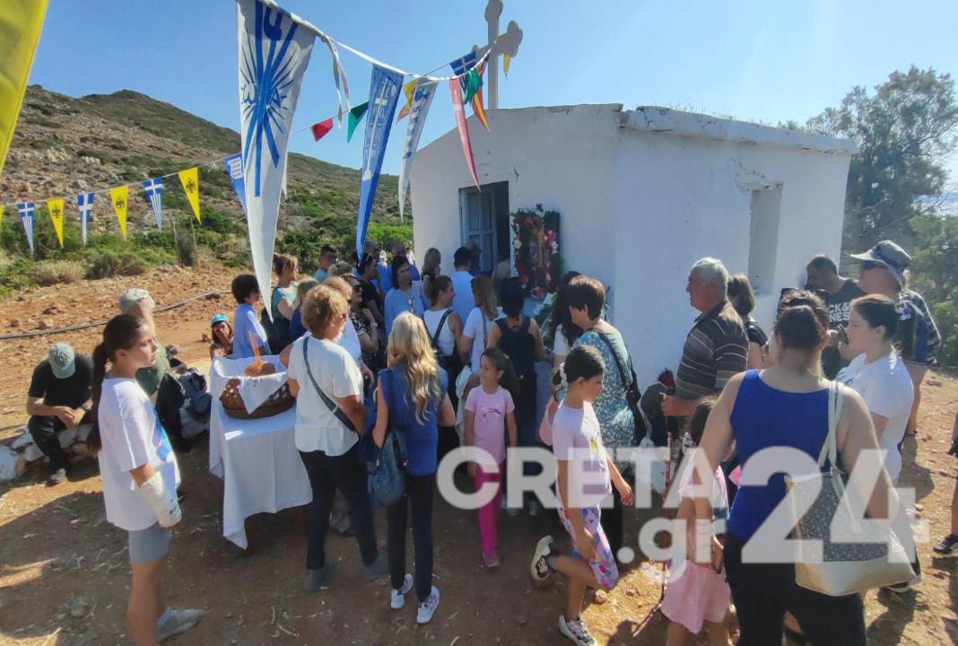 Πλήθος πιστών στον εορτασμό των Αγ. Θεοδώρων στη νησίδα Θοδωρού – Εικόνες