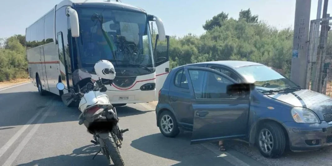 Τροχαίο με πούλμαν που μετέφερε παιδιά – Συγκρούστηκε με αυτοκίνητο