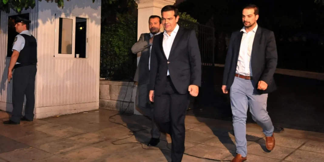 Σαν σήμερα το διάγγελμα Τσίπρα για το δημοψήφισμα – Οι ουρές στα ΑΤΜ, τα capital controls και το «όχι» που έγινε «ναι»