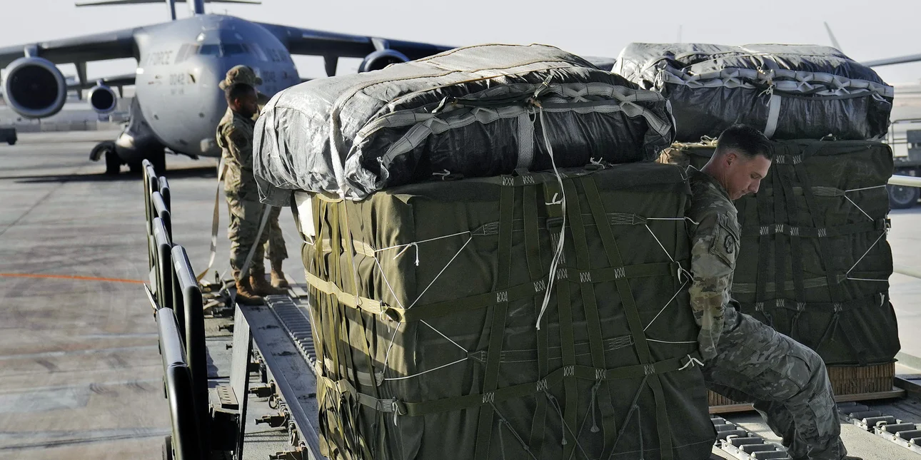 Μέση Ανατολή: Οι ΗΠΑ μετακινούν αεροσκάφη και πλοία για ασφάλεια, εν αναμονή της απόφασης Τραμπ για το Ιράν