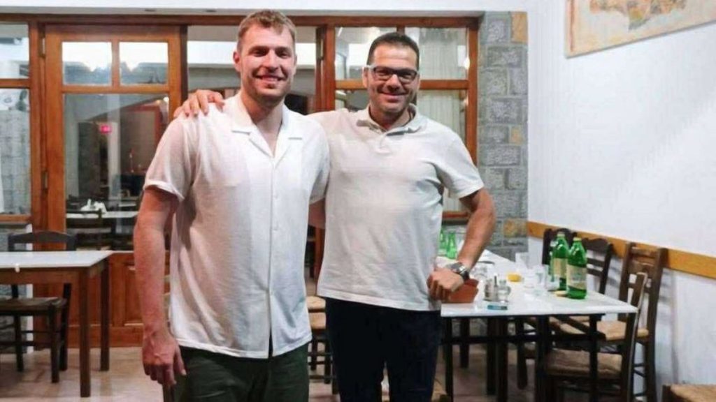 Ο Βεζένκοφ απολαμβάνει τις διακοπές του στην Κρήτη