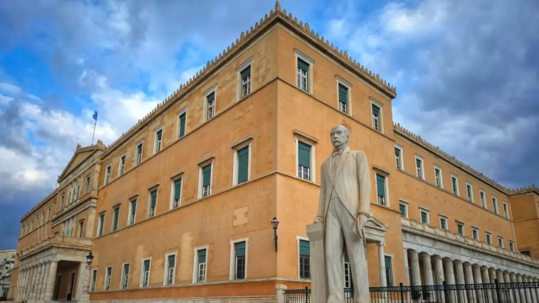 Γραφείο Προϋπολογισμού της Βουλής: Ανάπτυξη 2,2% το 2025 – Κίνδυνοι από τον πόλεμο και τους δασμούς
