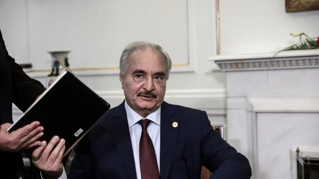 Λιβύη: Και ο στρατάρχης Χαφτάρ ενάντια στην Ελλάδα με καταγγελία για τα οικόπεδα νοτίως της Κρήτης