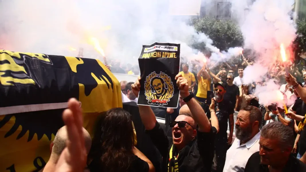 Δημήτρης Χατζηχρήστος: «Δάκρυσε» η OPAP Arena στο τελευταίο αντίο του ιδρυτή της Original – Στεφάνια και από τους οργανωμένους Παναθηναϊκού, Ολυμπιακού