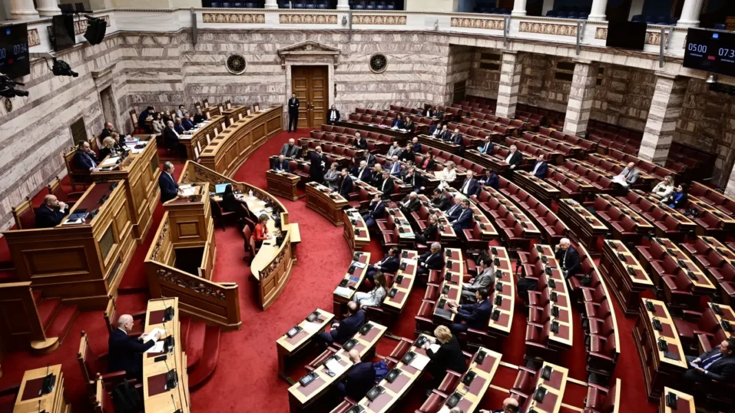 Βουλή: «Ναι» από ΝΔ και ΠΑΣΟΚ στο νομοσχέδιο για τη δημοσιονομική ισορροπία