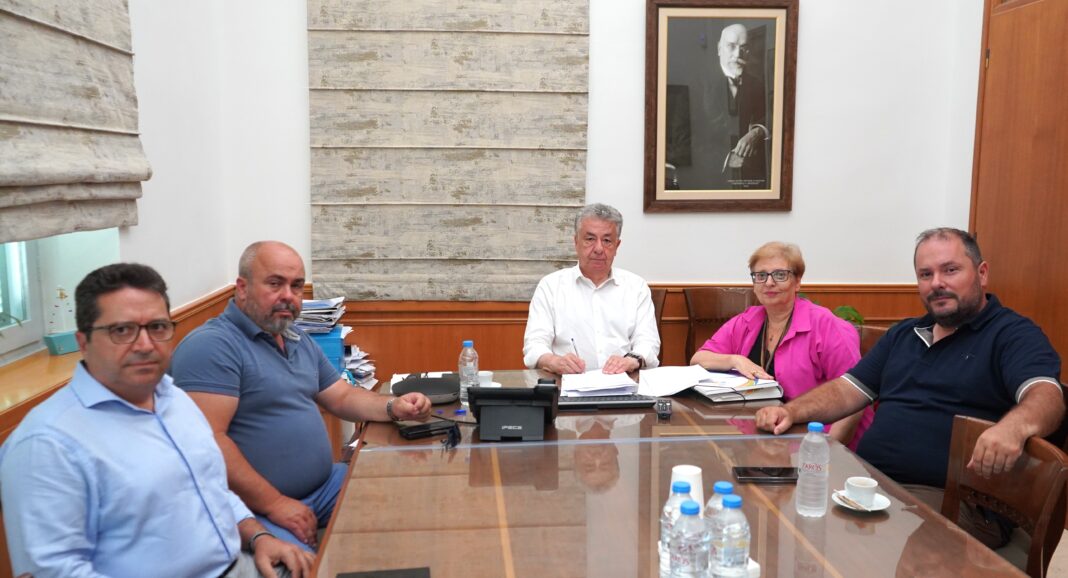 Τριετής σύμβαση για τη μεταφορά μαθητών στην Π.Ε. Ρεθύμνου από το ΚΤΕΛ Ρεθύμνου-Χανίων