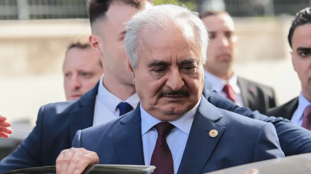 Το παρασκήνιο της «πόρτας» Χαφτάρ στους Ευρωπαίους – Τα επόμενα βήματα της Αθήνας