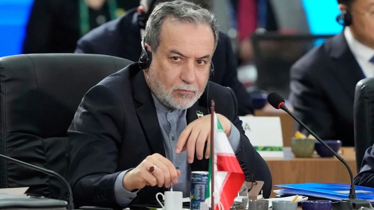 «Δεν μπορούμε να εγκαταλείψουμε τον εμπλουτισμό ουρανίου» δηλώνει ο Ιρανός ΥΠΕΞ