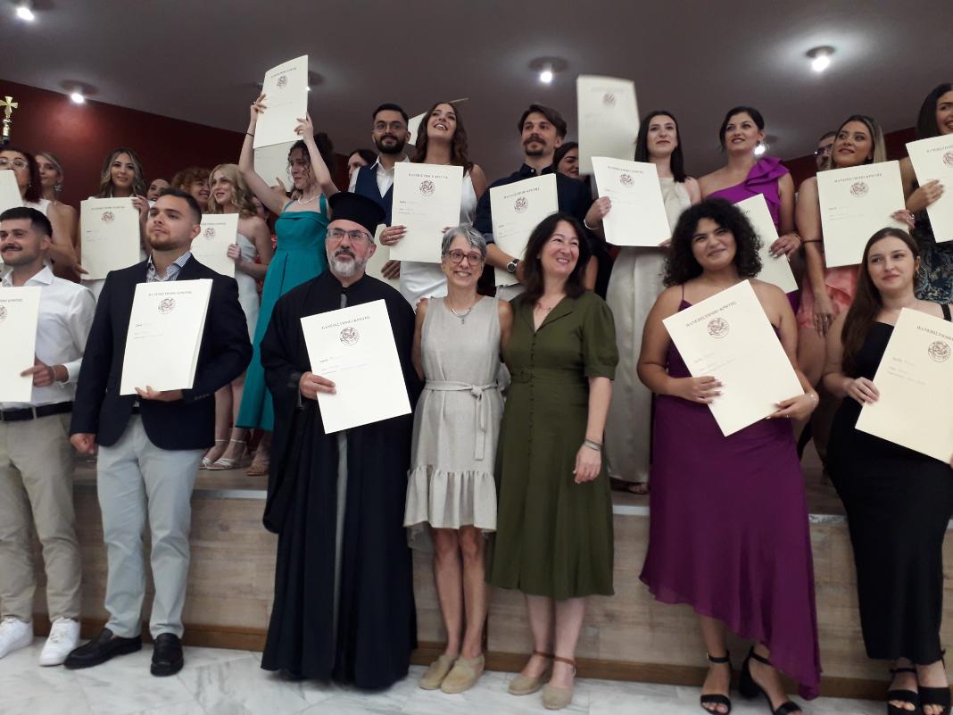 Πανεπιστήμιο Κρήτης: Συγκίνηση στην ορκωμοσία και απονομή πτυχίων στους αποφοίτους της φιλοσοφικής σχολής