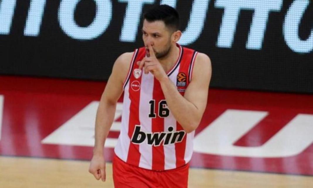 Ο Κώστας Παπανικολάου συνεχίζει στον Ολυμπιακό μέχρι το 2026 με τα ίδια οικονομικά δεδομένα