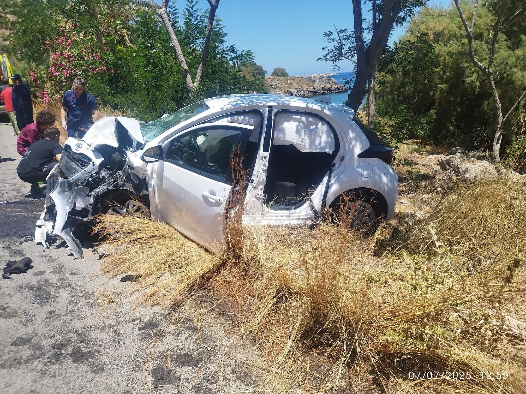 Κρήτη: Σφοδρή σύγκρουση οχημάτων με δύο τραυματίες – Εικόνες