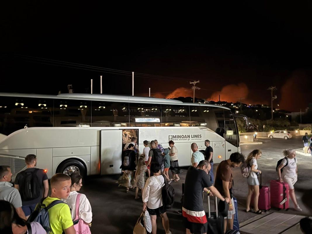 Πυρκαγιά στην Ιεράπετρα: Σε κατάσταση ετοιμότητας το ΚΤΕΛ Ηρακλείου – Λασιθίου