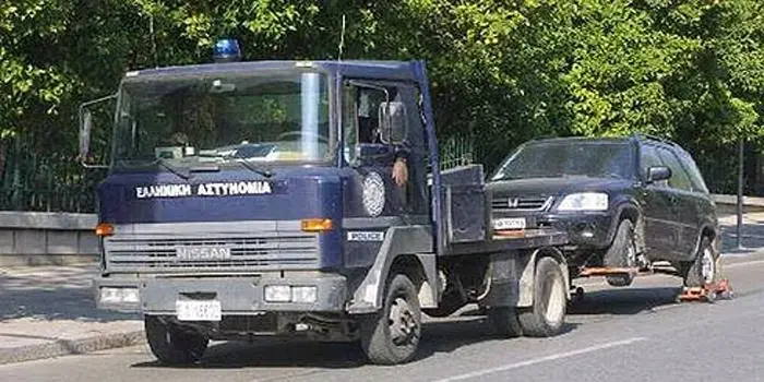 Ηράκλειο: 14 οχήματα σήκωσε ο γερανός της τροχαίας σε μία ημέρα