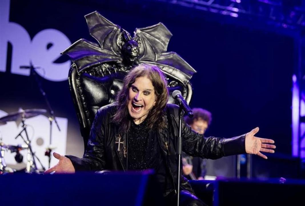 Ozzy Osbourne: Το «τέλος εποχής» με δάκρυα, φωτιές και θρύλους του metal