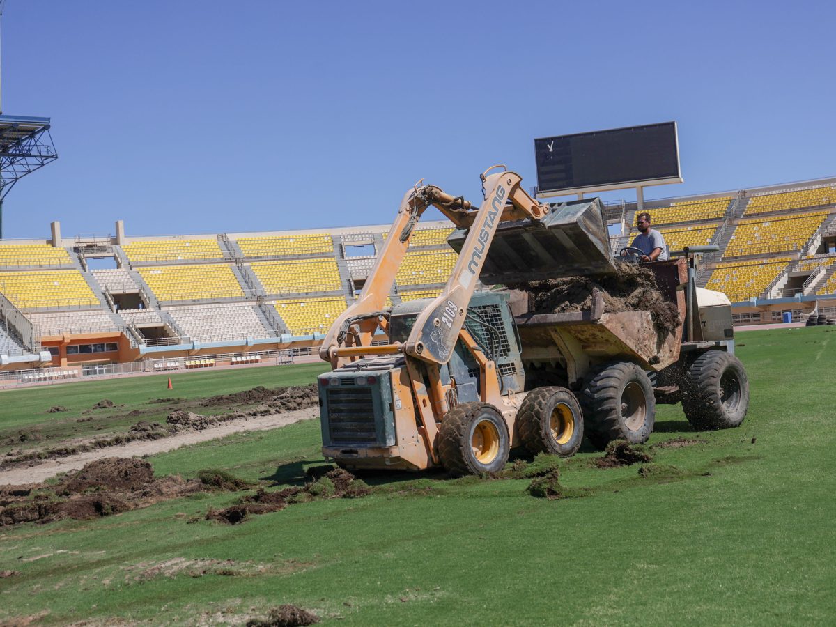 Μπήκαν οι μπουλντόζες στο Παγκρήτιο Στάδιο – Γίνεται “χαλί” ο αγωνιστικός χώρος