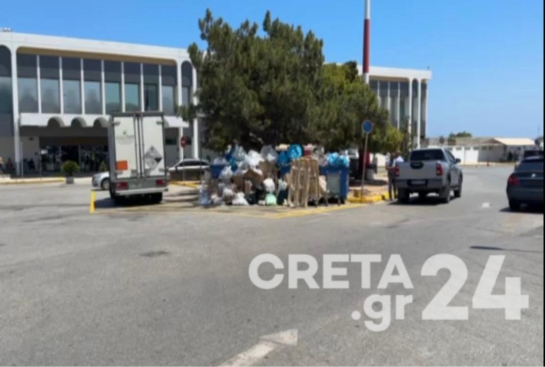 «Πάτησες» Ηράκλειο; Πρώτο… αξιοθέατο τα σκουπίδια έξω από το αεροδρόμιο!
