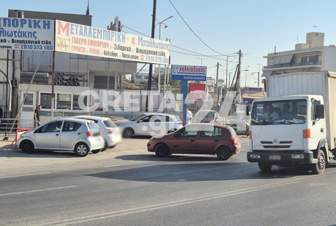 Ηράκλειο: Χάος σε κεντρική λεωφόρο – Πάρκαρε στη μέση του δρόμου και έφυγε για… Τζερμιάδο! (εικόνες)