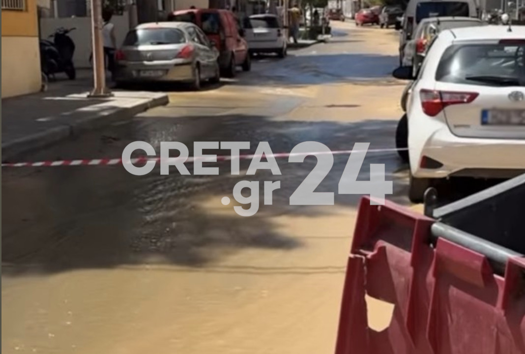 Ηράκλειο:  Έσπασε κεντρικός αγωγός της ΔΕΥΑΗ – «Ποτάμι» η Θερίσου