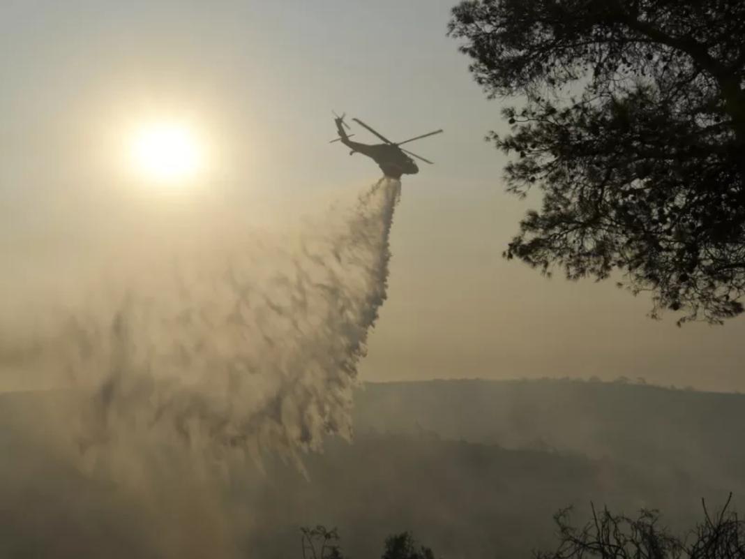 Πύρινη λαίλαπα στη Λεμεσό για 2η μέρα: 2 νεκροί, δεκάδες καμένα σπίτια – 26 δασοκομάντος στέλνει η Ελλάδα