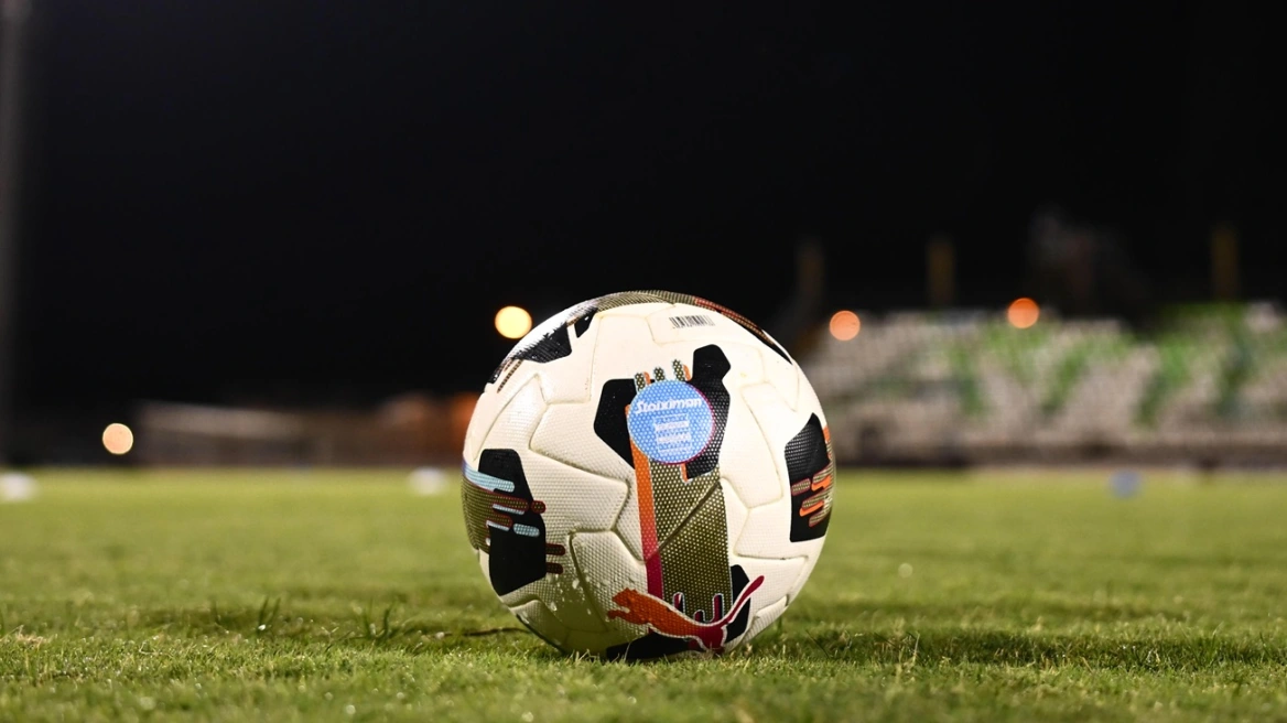 49χρονος άναψε πυρσό και τραυμάτισε 17χρονο στο μάτι σε αγώνα ομάδων Κ-17