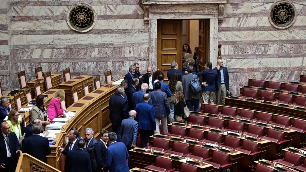 Βουλή: Καταψηφίστηκε η σύσταση Προανακριτικής – Αποχώρησε η αντιπολίτευση