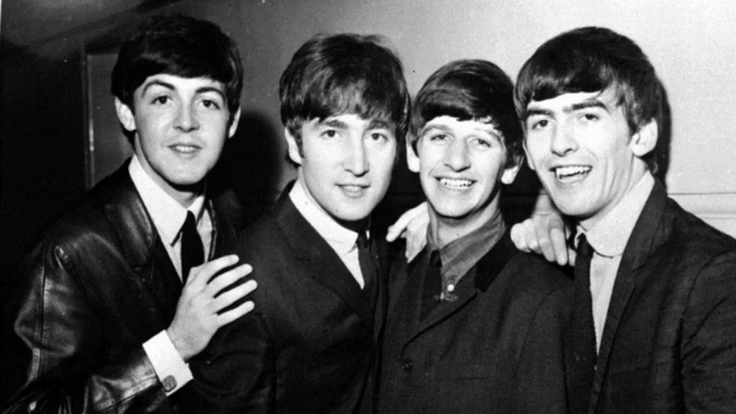 Το ελληνικό νησί που ήθελαν οι Beatles: Μια ιστορία που ναυάγησε στην γραφειοκρατία