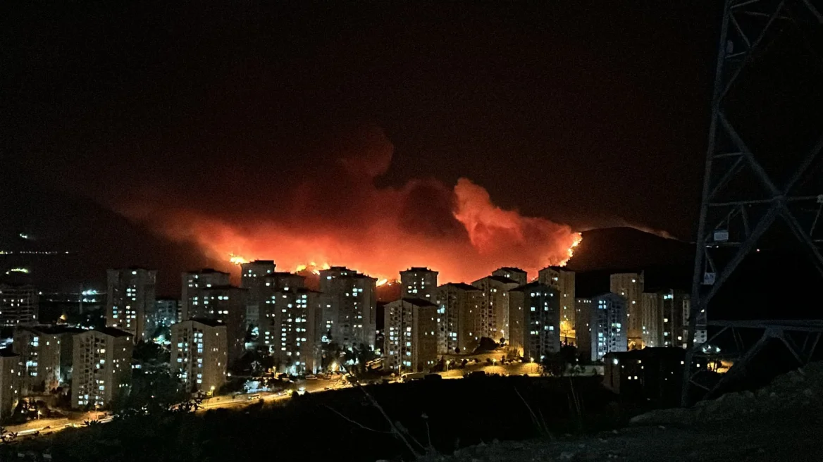 Τουρκία: Εικόνες αποκάλυψης από τις καταστροφικές πυρκαγιές στην περιοχή της Προύσας