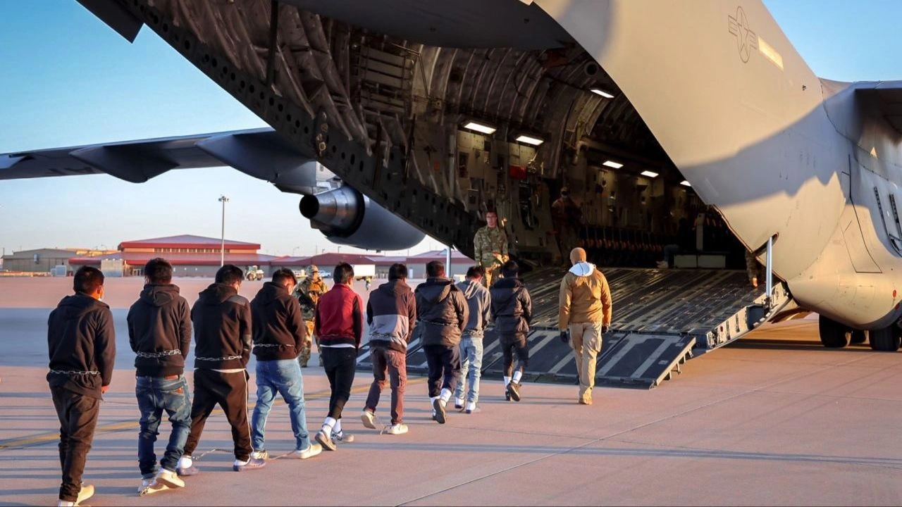 Δικαστικό μπλόκο στο σχέδιο Τραμπ για τους παράτυπους μετανάστες