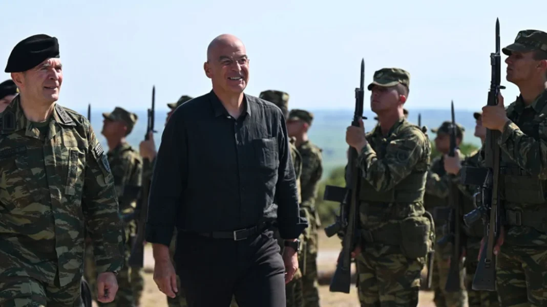 Καταργείται η θητεία σε Αεροπορία και Ναυτικό, όλοι στον Στρατό Ξηράς από το 2026 – Τι θα ανακοινώσει ο Δένδιας