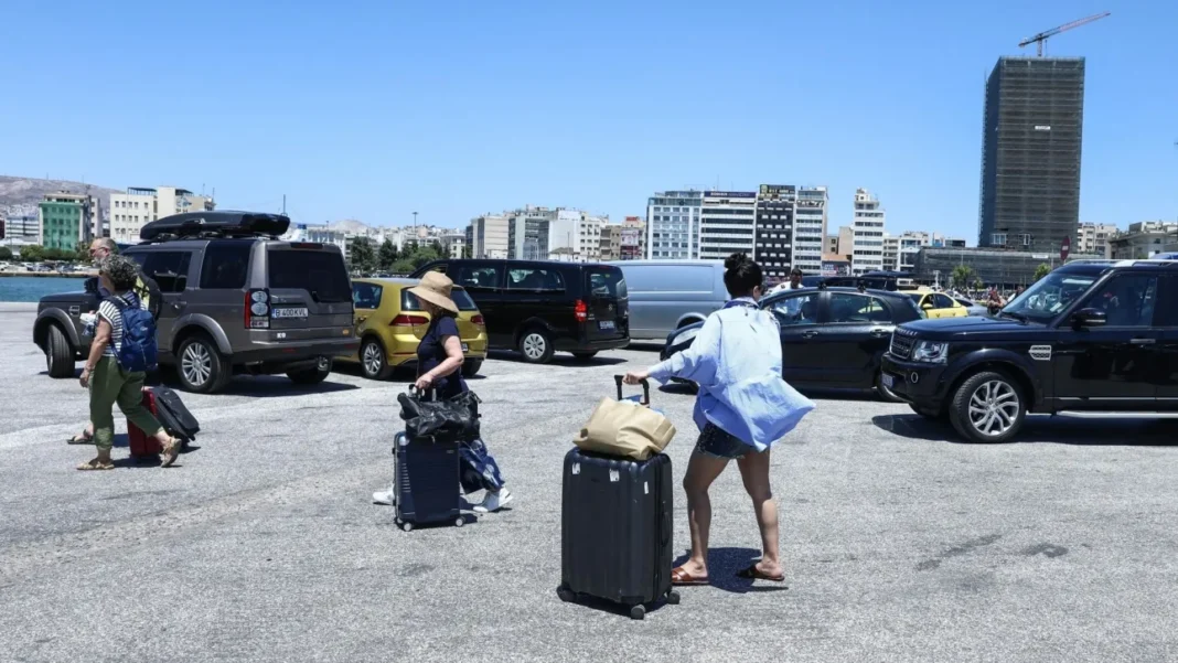 Οι μισοί Έλληνες δεν θα πάνε διακοπές φέτος