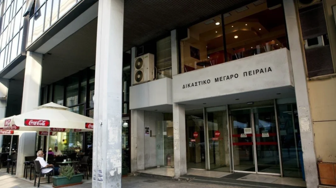Βρέθηκε αφύλακτος ο πρωτοδίκης που προπηλακίστηκε από Ρομά στα δικαστήρια του Πειραιά, λέει η Ένωση Δικαστών και Εισαγγελέων