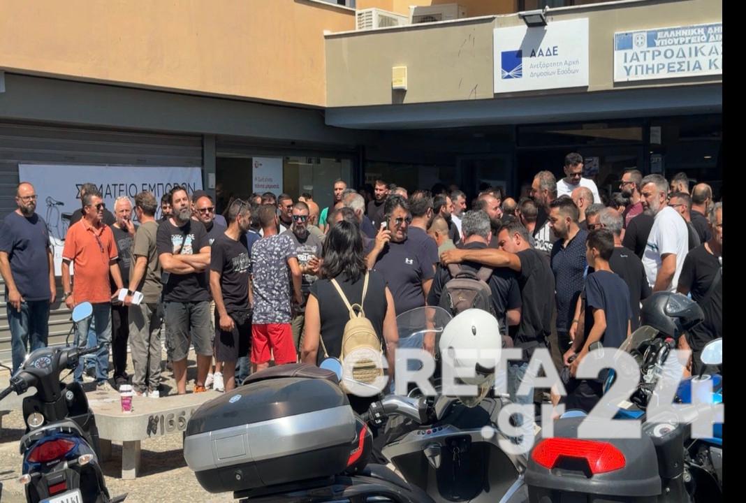 Κλειστές πόρτες στην Εφορία Ηρακλείου – «Θύελλα» αντιδράσεων για το ψηφιακό πελατολόγιο