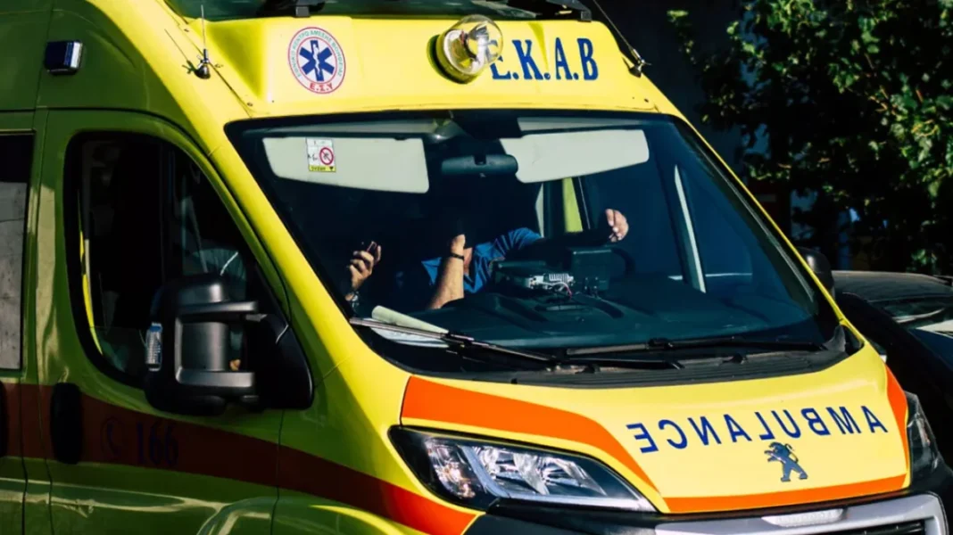 57χρονος οδηγός λεωφορείου κατέρρευσε και πέθανε λίγο πριν επιβιβάσει τουρίστες