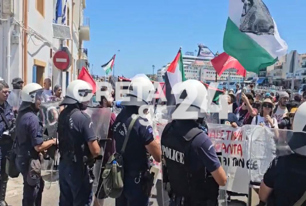 Επεισόδια στον Άγιο Νικόλαο: Ρίψεις αντικειμένων στους Ισραηλινούς και χρήση χημικών από την αστυνομία (εικόνες & βίντεο)