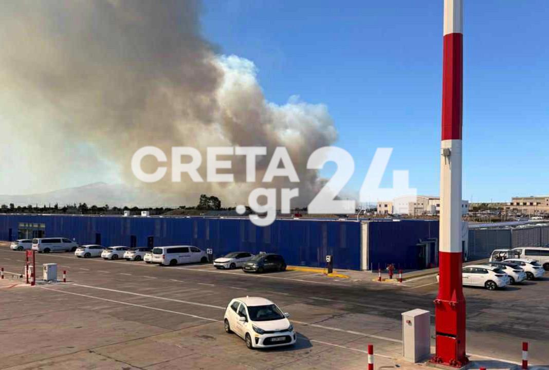 Πυρκαγιά στη Ραφήνα: Πυκνοί καπνοί «σκεπάζουν» το «Ελ. Βενιζέλος» – Καθυστερήσεις σε πτήσεις