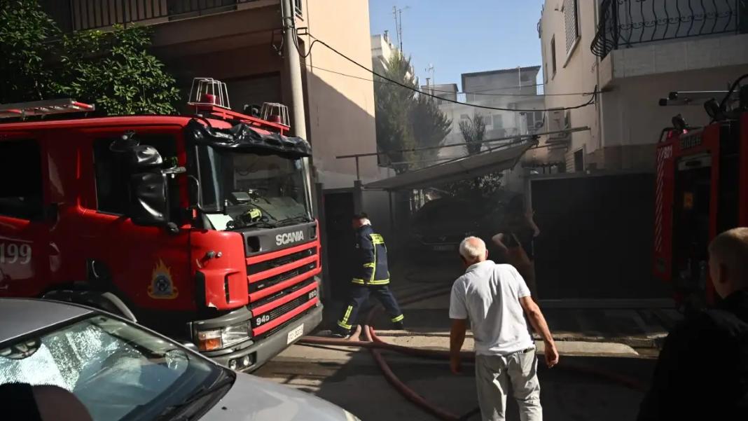 Φωτιά σε μεζονέτα: Στο νοσοκομείο με εγκαύματα ένοικος που απεγκλωβίστηκε μόνος του