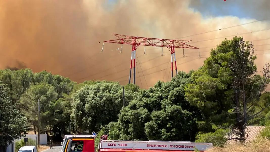 Φωτιά στη Μασσαλία: Εικόνες καταστροφής από την πύρινη κόλαση – Ζημιές σε πάνω από 50 σπίτια, έγιναν στάχτη 7.000 στρέμματα