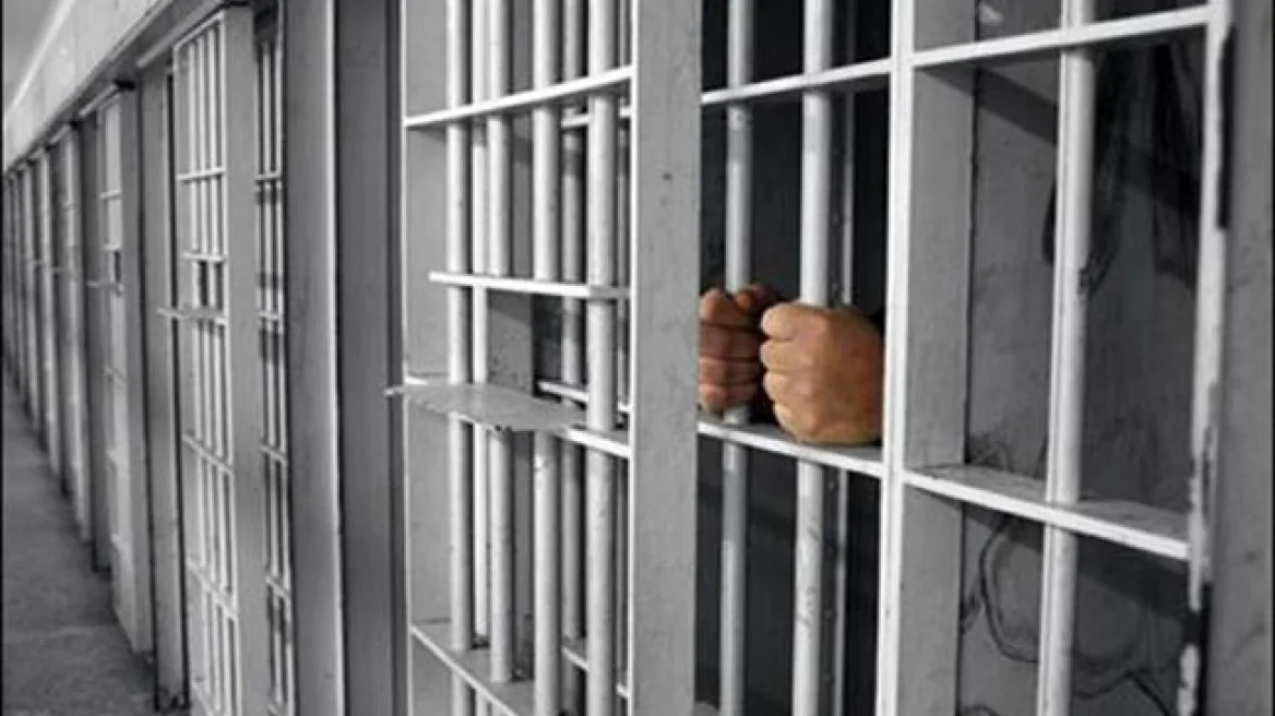 Στη φυλακή 69χρονος που κατηγορείται ότι βίαζε την 4χρονη εγγονή του