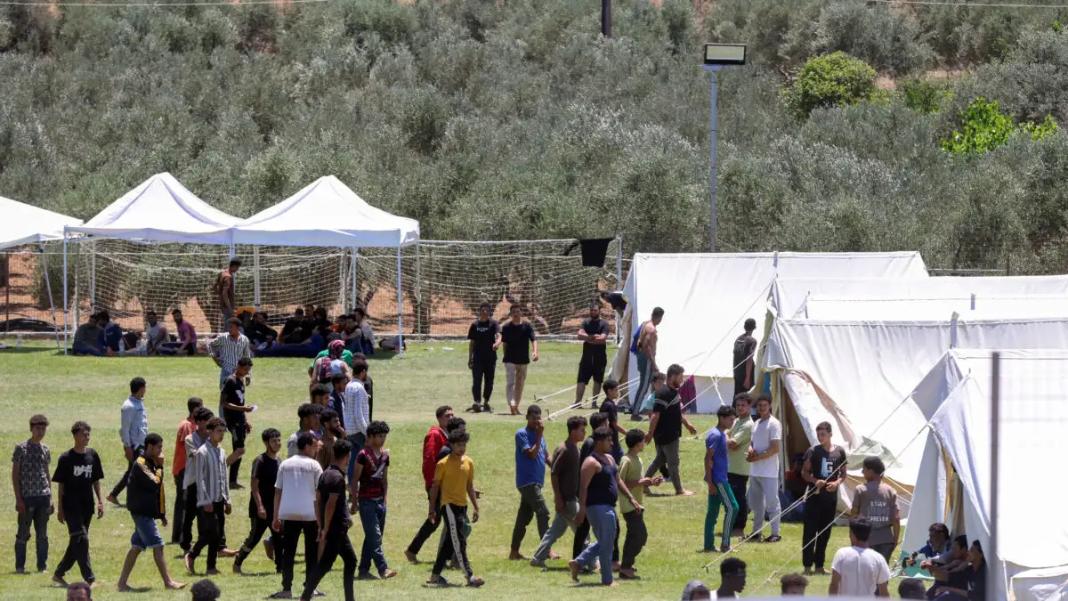 Κομισιόν: «Στόχος είναι να συνεχιστούν οι επαφές και με τις δύο πλευρές στην Λιβύη για το μεταναστευτικό»