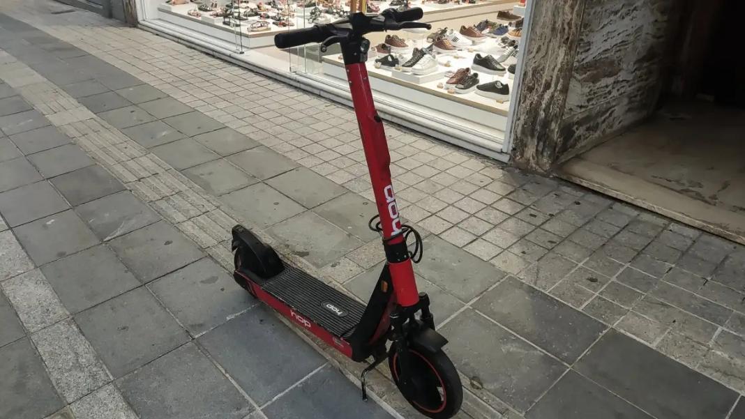 Σοβαρό τροχαίο με πατίνι: Στο νοσοκομείο δύο παιδιά μετά από σύγκρουση με αυτοκίνητο