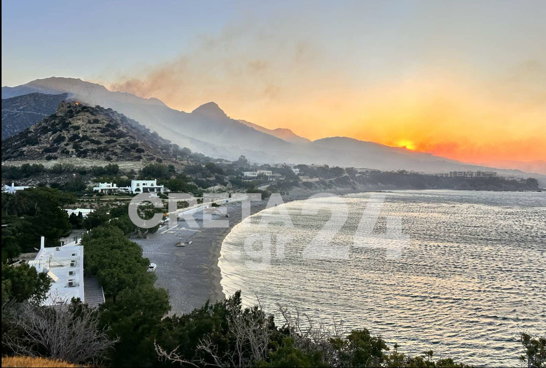 Μαίνεται το πύρινο μέτωπο στη Ιεράπετρα – Ανυπολόγιστη καταστροφή, ξανά στη «μάχη» τα ελικόπτερα