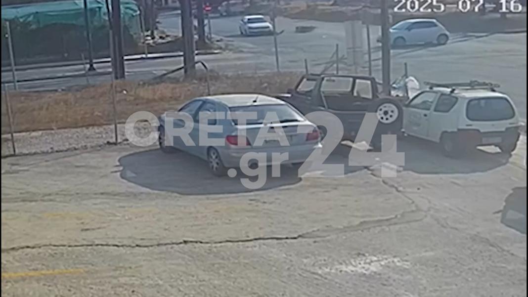 Κρήτη – Βίντεο σοκ: Οδηγός μηχανής πέφτει στο έδαφος από σύγκρουση με ΙΧ και παρασύρεται από δεύτερο αυτοκίνητο